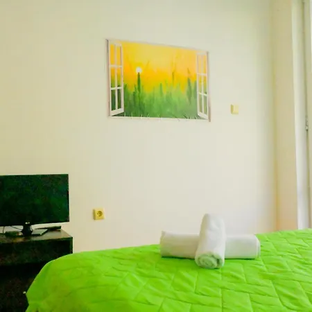 Апартаменты Nev Getaway For 2 *